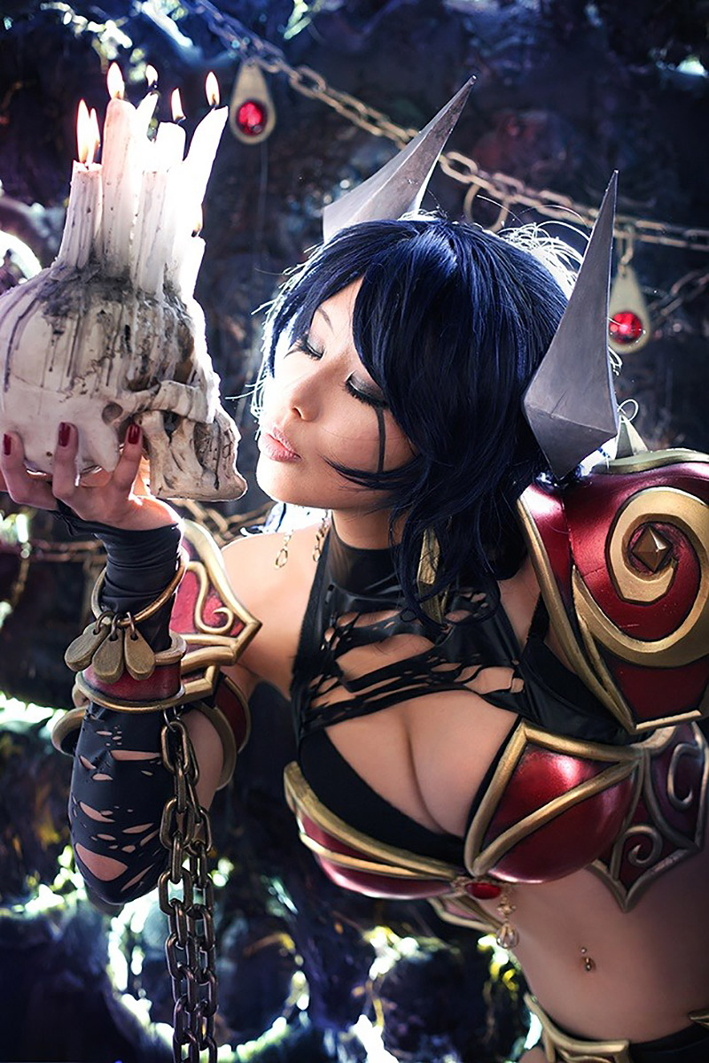 Akasha the Queen of pain cosplay.