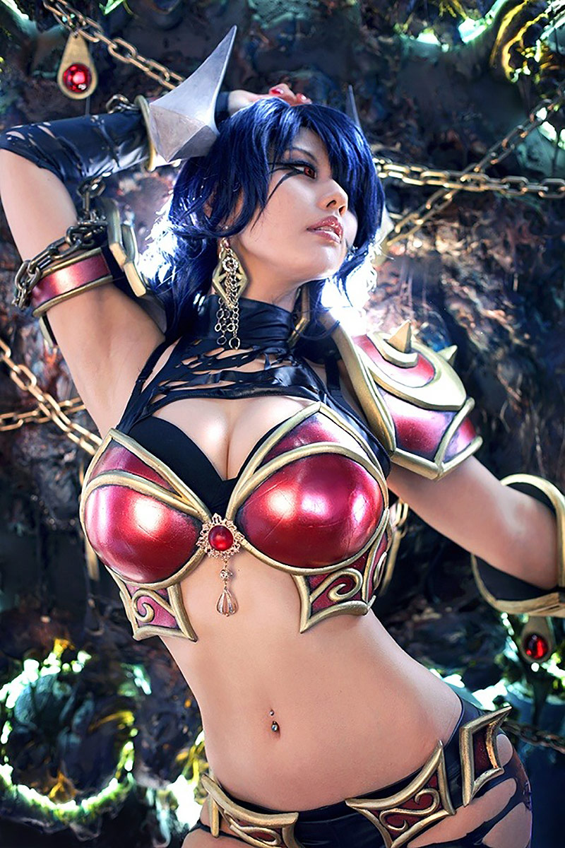 Akasha the Queen of pain cosplay.